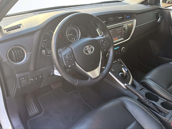 Vehicle image 10