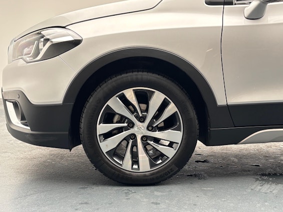 Vehicle image 10 Vehicle image 10