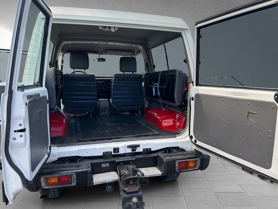 Vehicle image 14 Vehicle image 14