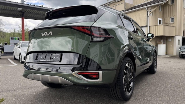 Vehicle image 13
