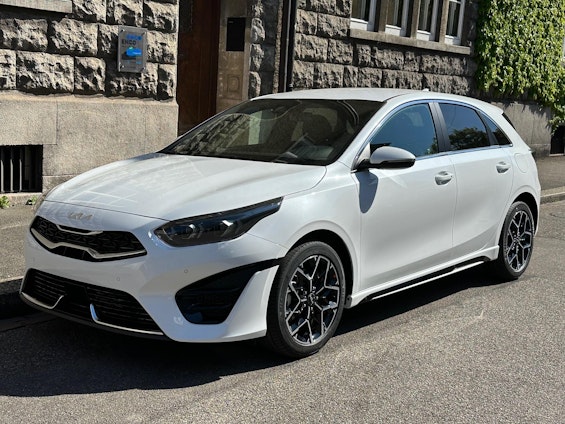 First vehicle image