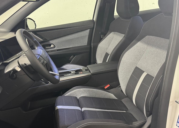 Vehicle image 4 Vehicle image 4