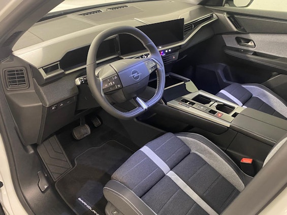 Vehicle image 4 Vehicle image 4