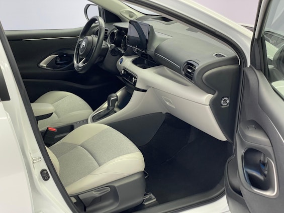 Vehicle image 7