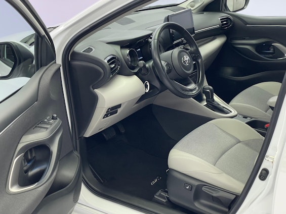 Vehicle image 6