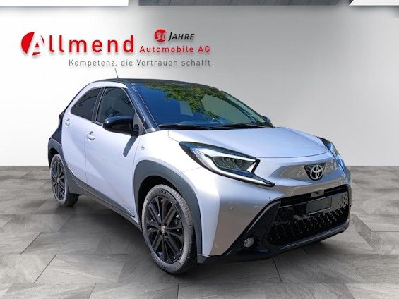 First vehicle image