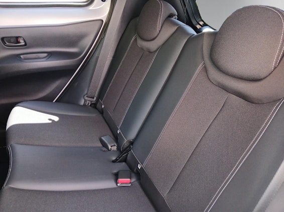 Vehicle image 9 Vehicle image 9