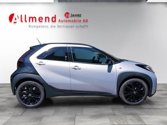 Vehicle image 3 Vehicle image 3