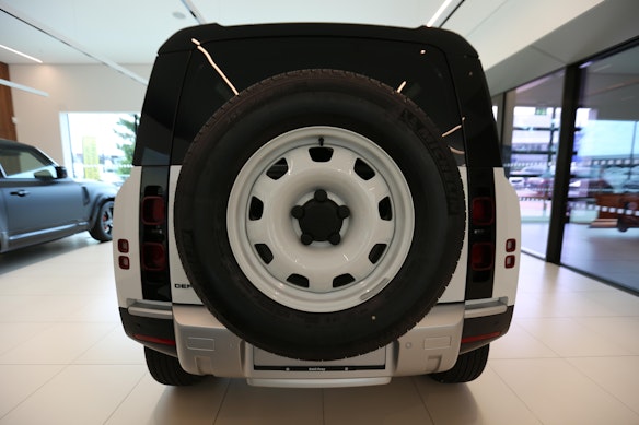 LAND ROVER Defender 90 3.0 D I6 250 Hardtop 2