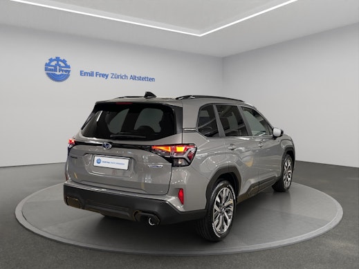 SUBARU Forester Station 2.0i e-Boxer Luxury 2