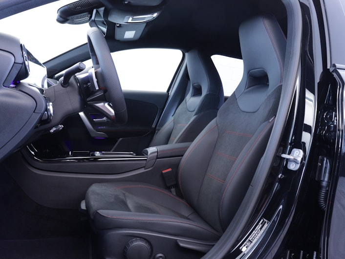 Vehicle image MERCEDES-BENZ A 180