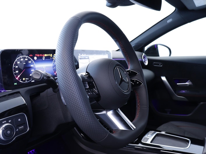 Vehicle image MERCEDES-BENZ A 180