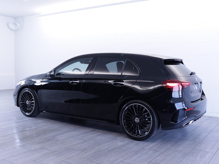 Vehicle image MERCEDES-BENZ A 180