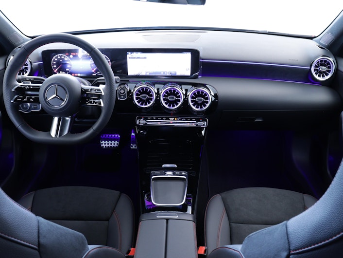 Vehicle image MERCEDES-BENZ A 180