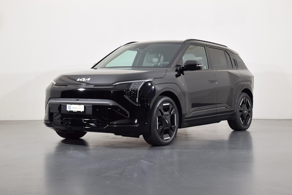 First vehicle image