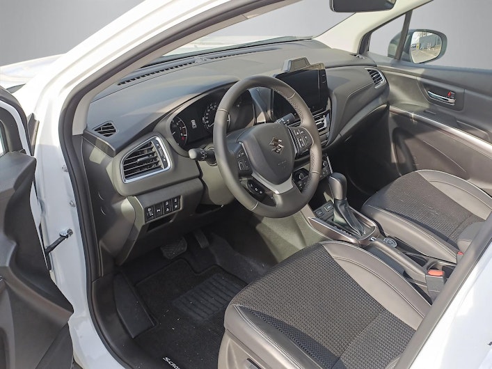 Vehicle image SUZUKI S-CROSS