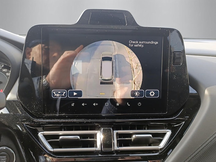 Vehicle image SUZUKI S-CROSS