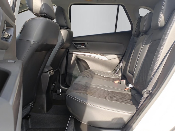 Vehicle image SUZUKI S-CROSS