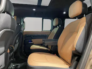 Land Rover Defender 130 3.0 D I6 300 X (7 Sitze, mit Kapitänssitzen in der 2. Sitzreihe)
