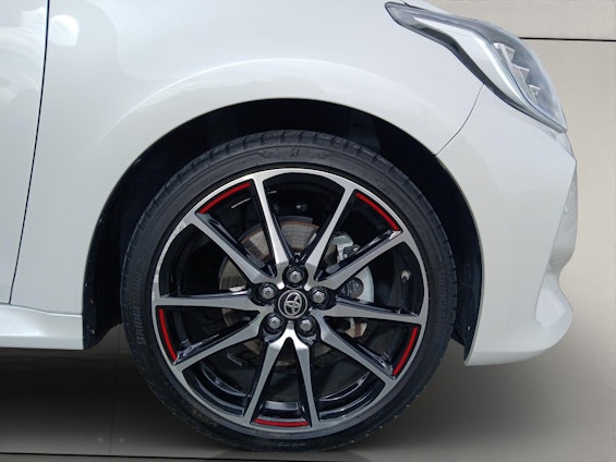 Vehicle image 15 Vehicle image 15