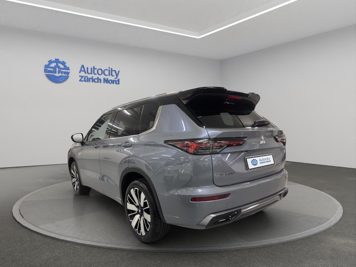 Vehicle image MITSUBISHI OUTLANDER