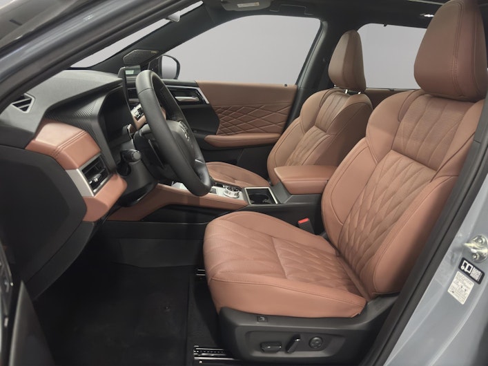 Vehicle image MITSUBISHI OUTLANDER