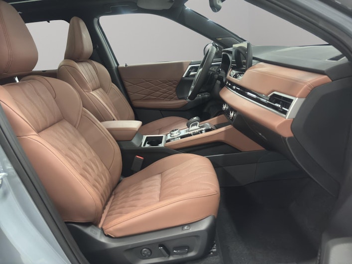 Vehicle image MITSUBISHI OUTLANDER