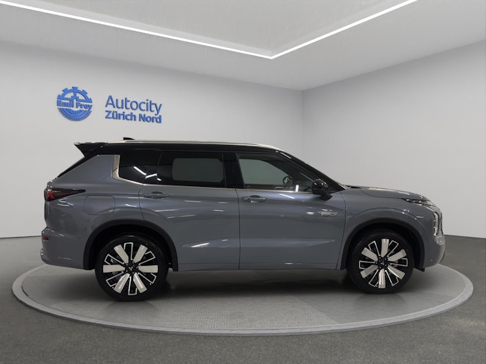 Vehicle image MITSUBISHI OUTLANDER