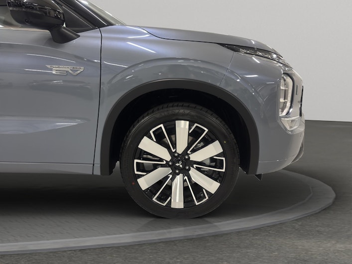 Vehicle image MITSUBISHI OUTLANDER