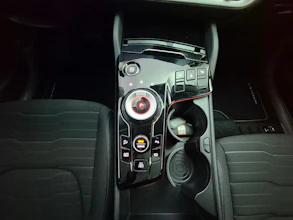 https://vehicle.imgix.net/3887386/72a9ecac-ef1c-407b-9c9d-3f7053f75d00.jpg