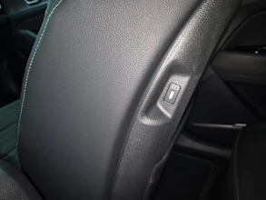 https://vehicle.imgix.net/3887386/8457cbe4-674e-40b6-aed6-e7f1ef3fa17c.jpg