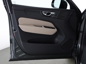 Vehicle image VOLVO XC60 2.0 T6 TE Ultra Dark eAWD