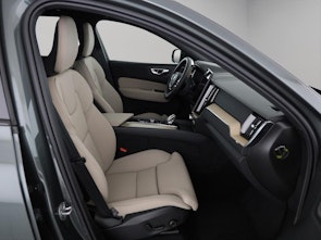 Vehicle image VOLVO XC60 2.0 T6 TE Ultra Dark eAWD