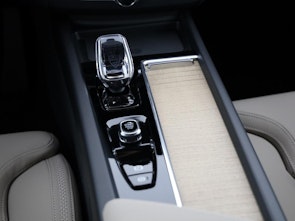 Vehicle image VOLVO XC60 2.0 T6 TE Ultra Dark eAWD