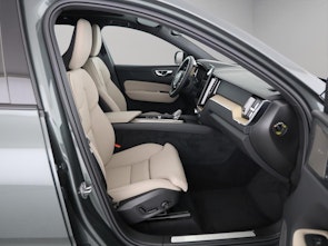 Vehicle image VOLVO XC60 2.0 T6 TE Ultra Dark eAWD