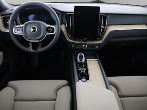 Vehicle image VOLVO XC60 2.0 T6 TE Ultra Dark eAWD