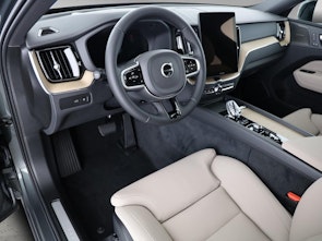 Vehicle image VOLVO XC60 2.0 T6 TE Ultra Dark eAWD