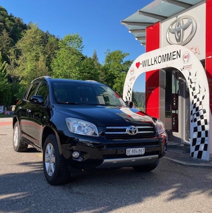 First vehicle image