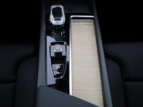 Vehicle image VOLVO XC60 2.0 T6 TE Ultra Dark eAWD