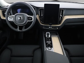 Vehicle image VOLVO XC60 2.0 T6 TE Ultra Dark eAWD