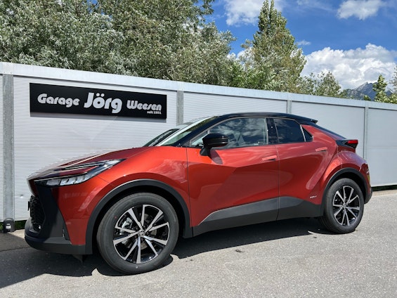 First vehicle image