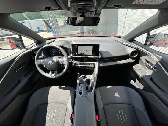 Vehicle image 5