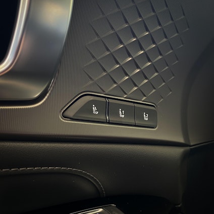 Vehicle image 16 Vehicle image 16