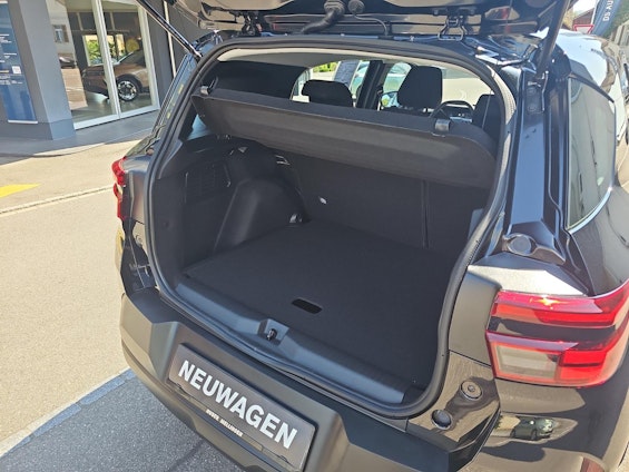 Vehicle image 17 Vehicle image 17