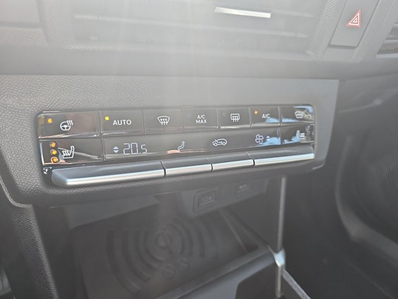 Vehicle image 23 Vehicle image 23