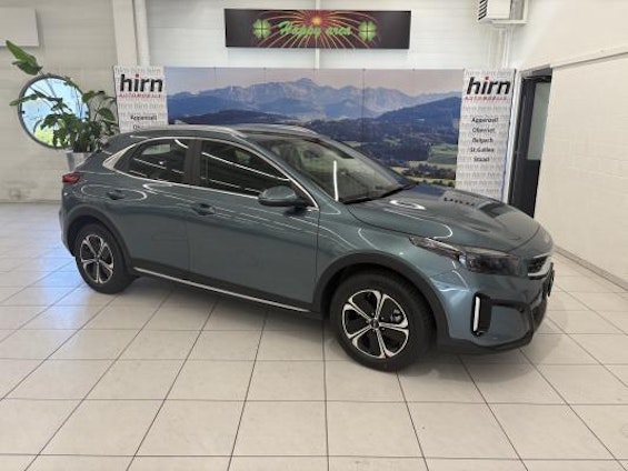 First vehicle image