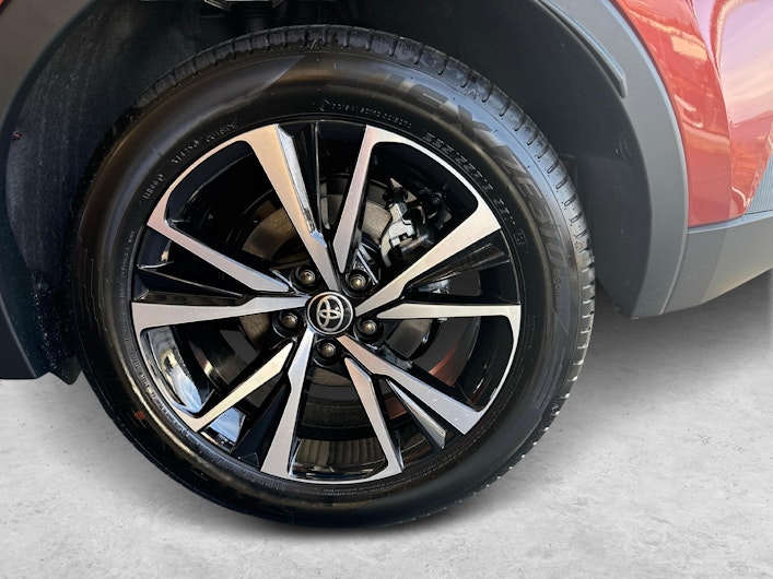 Vehicle image TOYOTA C-HR