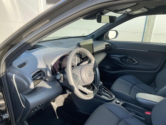 Vehicle image 6 Vehicle image 6