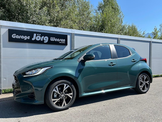 First vehicle image