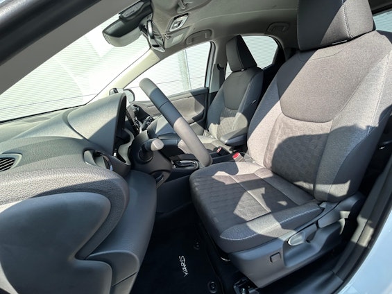 Vehicle image 6